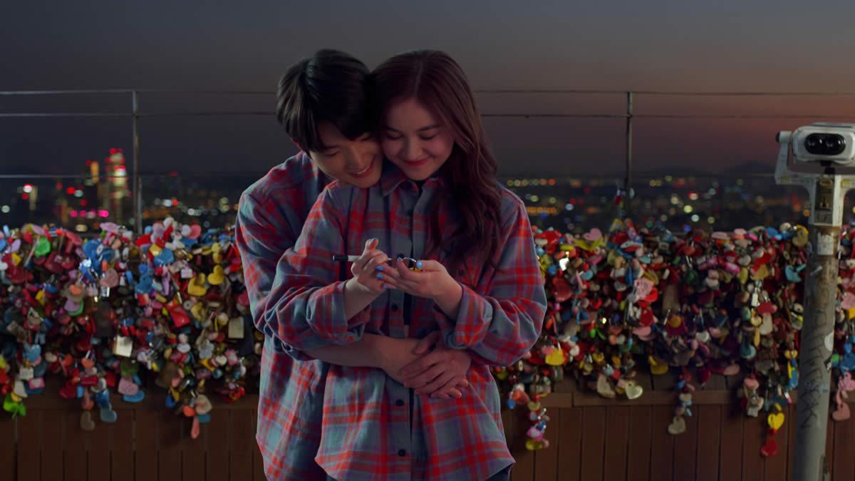 Maquiagens Inspiradas em 'Hello Kitty': Cores e Brilhos Suaves - inspiração 1