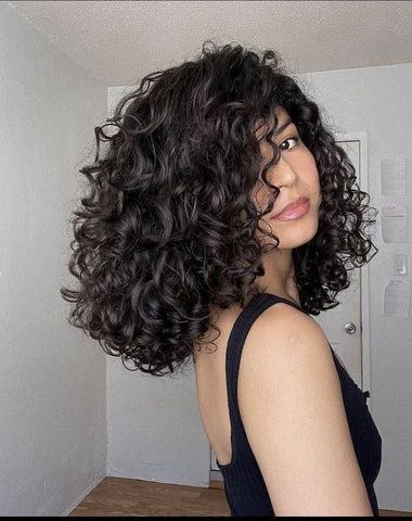 O Corte Long Bob Cacheado: Versatilidade Que Transforma - inspiração 1