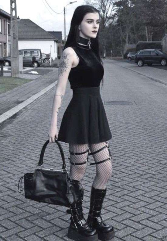 Unhas Góticas: Da Cor à Decoração Labiríntica - inspiração 1