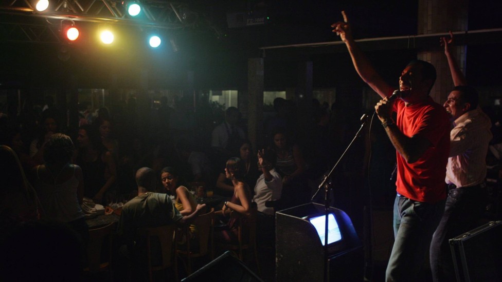 A conexão entre gerações através do microfone - inspiração 2