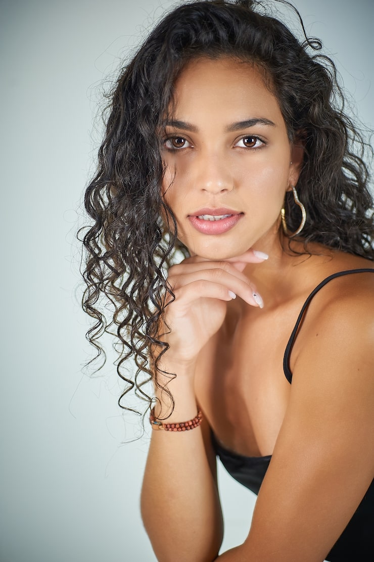 Iluminando com Elegância: Técnicas de Mechas para Morenas - inspiração 1