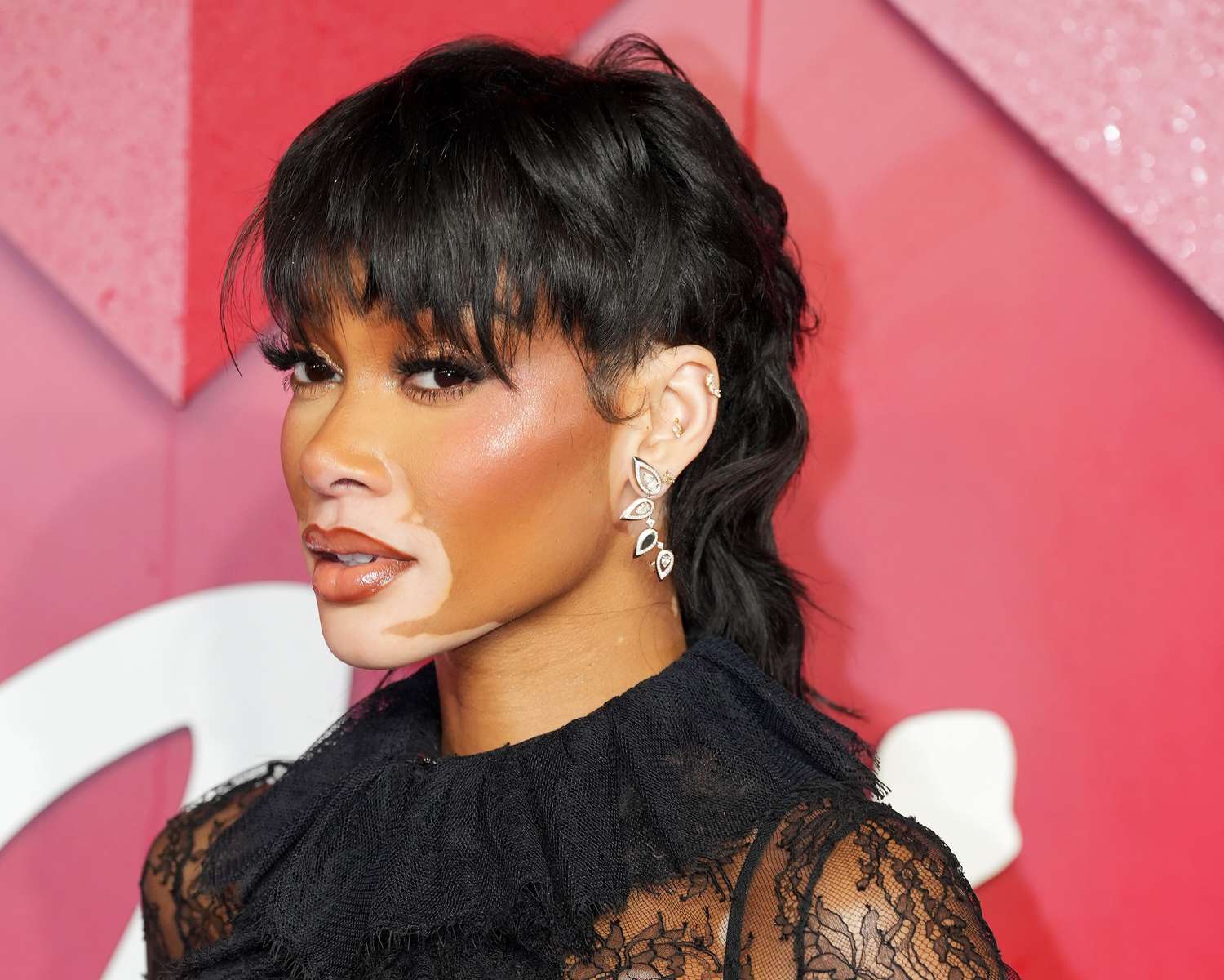 Mullets em Cabelos Lisos: Elegância Sem Esforço - inspiração 1