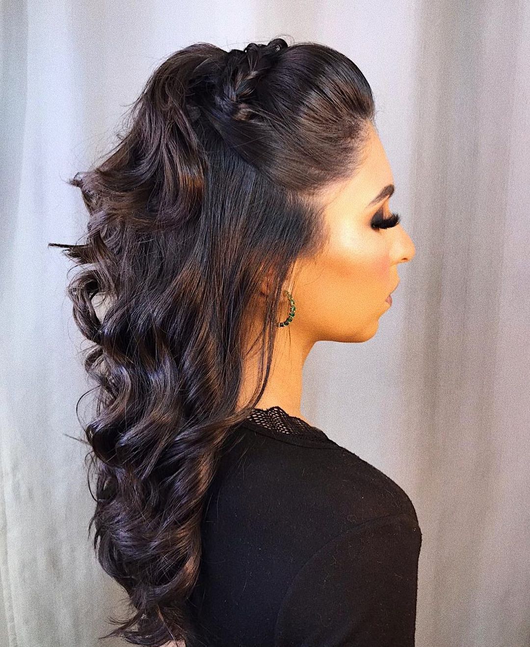 Acessórios que Elevam o Penteado: Tiara, Flores e Tiaras Delicadas - inspiração 1