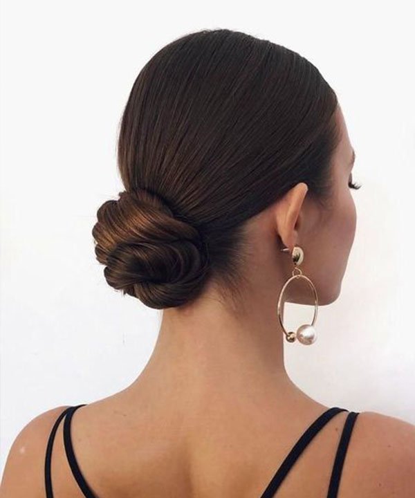 Acessórios que Elevam o Penteado: Tiara, Flores e Tiaras Delicadas - inspiração 2