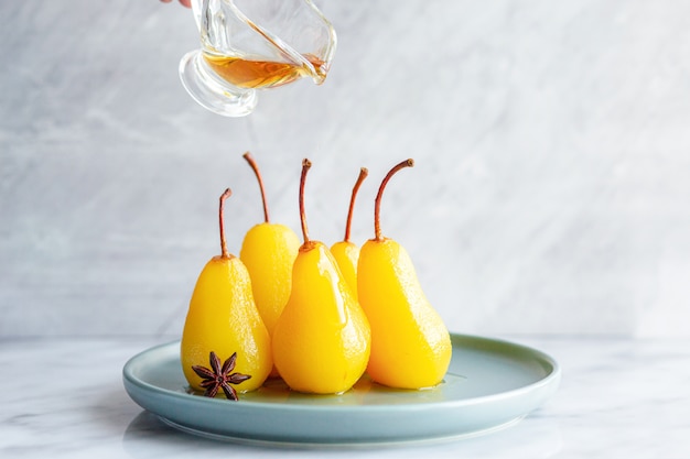 O Poder da Apresentação: Servindo Pera Caramelizada Com Estilo - inspiração 2