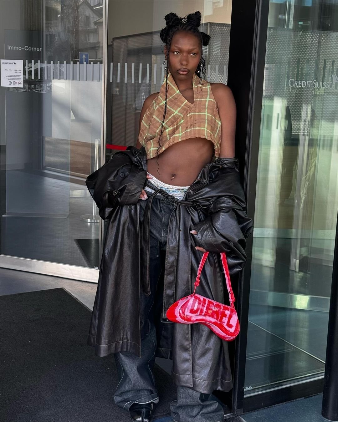 Jeans Largo: O Conforto Que A gente Ama e Usa de Novo - inspiração 1