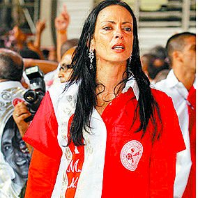 O Segredo por Trás dos Looks Icônicos de Sabrina - inspiração 1