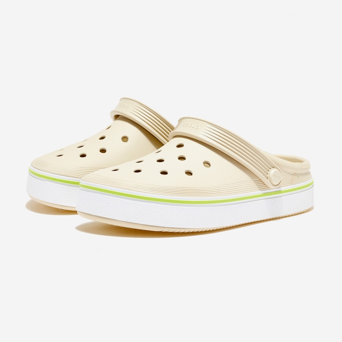 Noite com Amigas: Sim, Crocs Podem Sim! O Segredo é a Combinação - inspiração 1