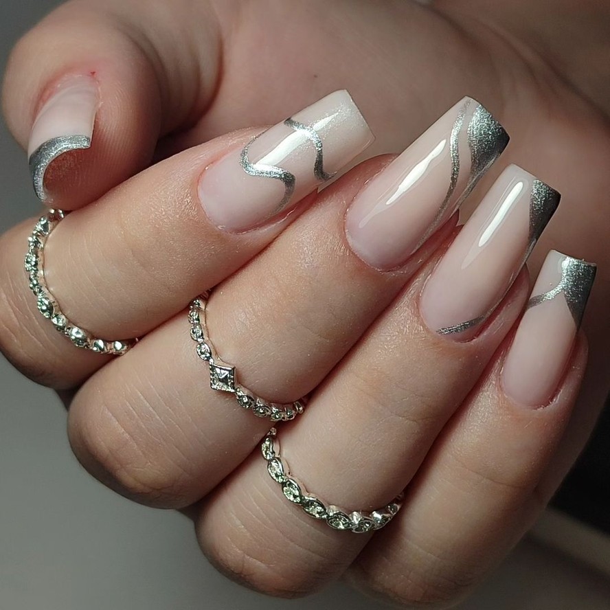 Erros Comuns ao Fazer Unhas Espelhadas e Como Evitá-los - inspiração 1