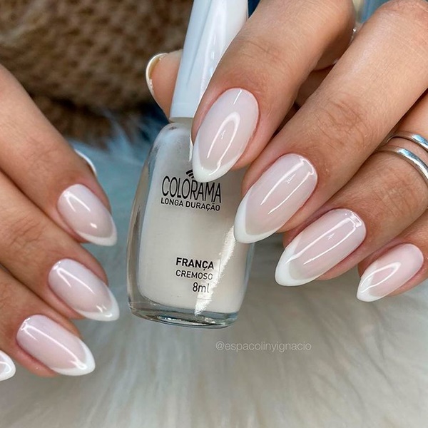 French Manicure Reinventada: O Clássico com Detalhes Modernos - inspiração 2