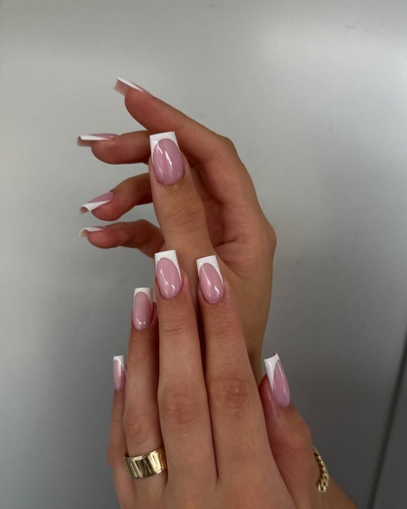 Nail Art Minimalista: O Charme do 'Menos é Mais' - inspiração 1