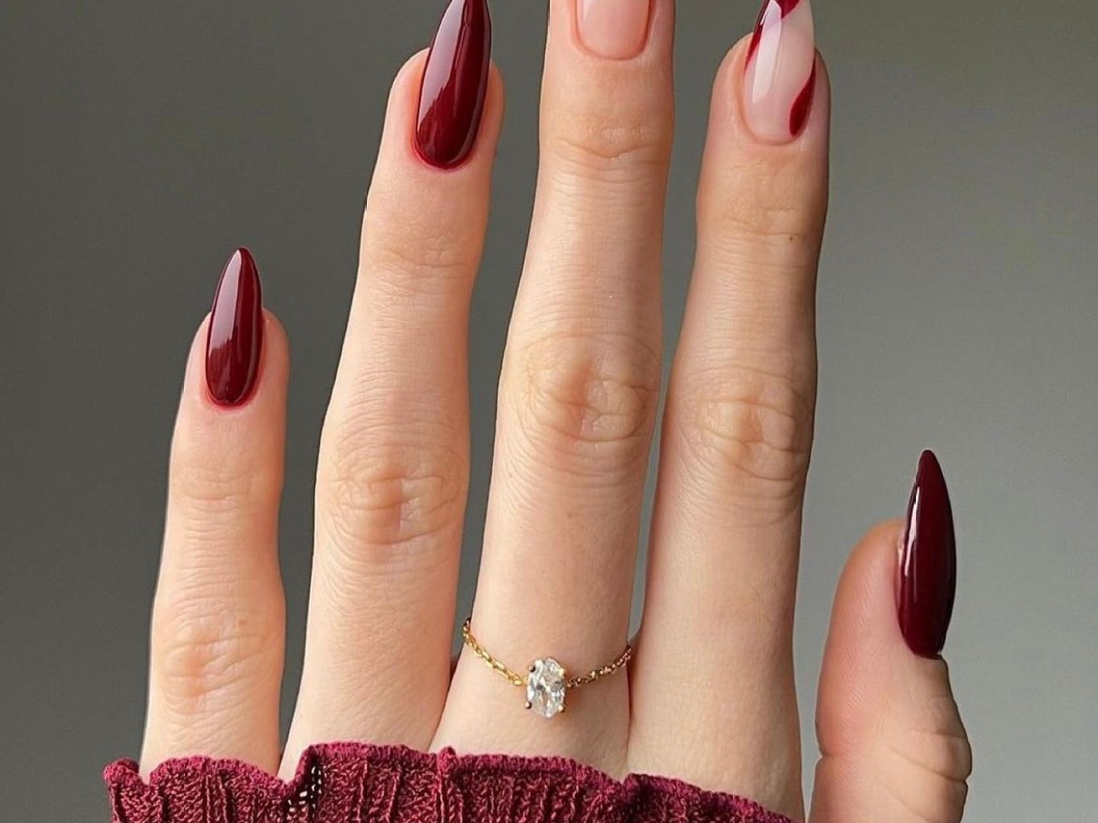 Unhas Vermelhas com Detalhes: Brilho, Glitter e Texturas - inspiração 1