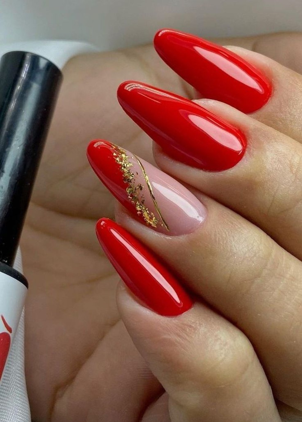 Versatilidade do Esmalte Vermelho: Do Clássico ao Ousado - inspiração 2