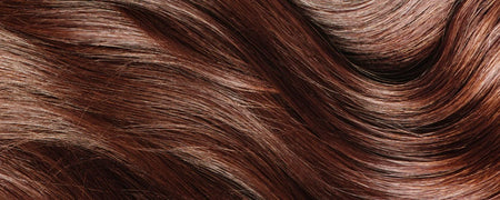 25 fotos de cabelo castanho natural para inspirar seu próximo visual