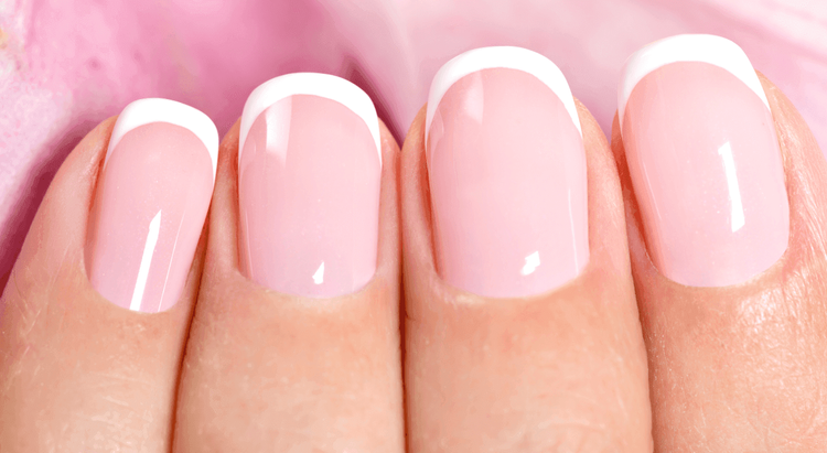 8 ideias de unhas claras e delicadas para o dia a dia