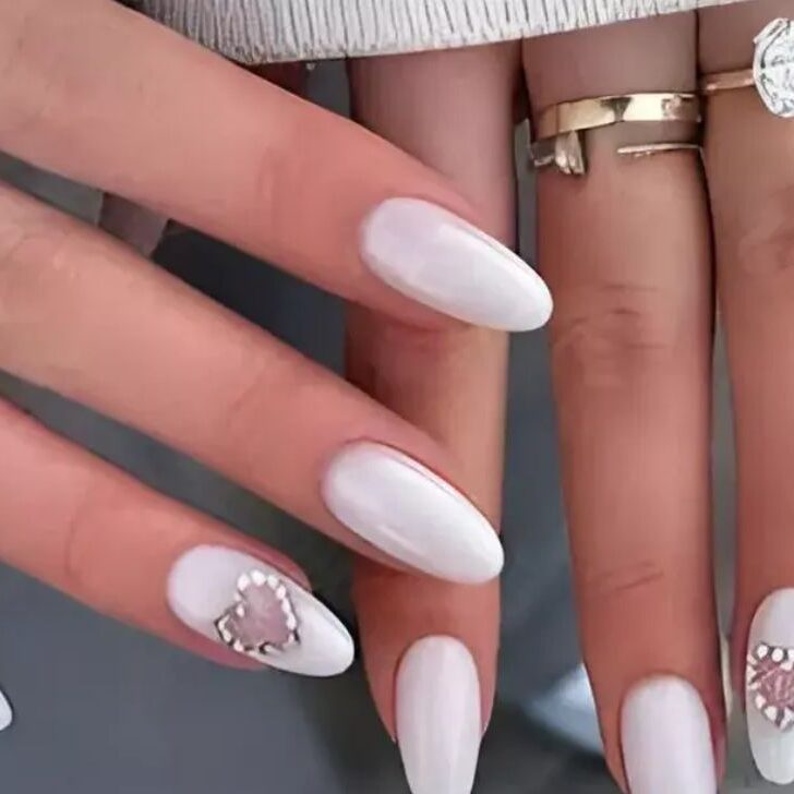 ideias de unhas claras e delicadas para o dia a dia
