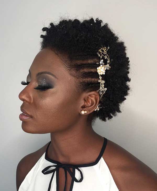 Lenços e Colares: Acessórios Criativos para Cabelos Pixie