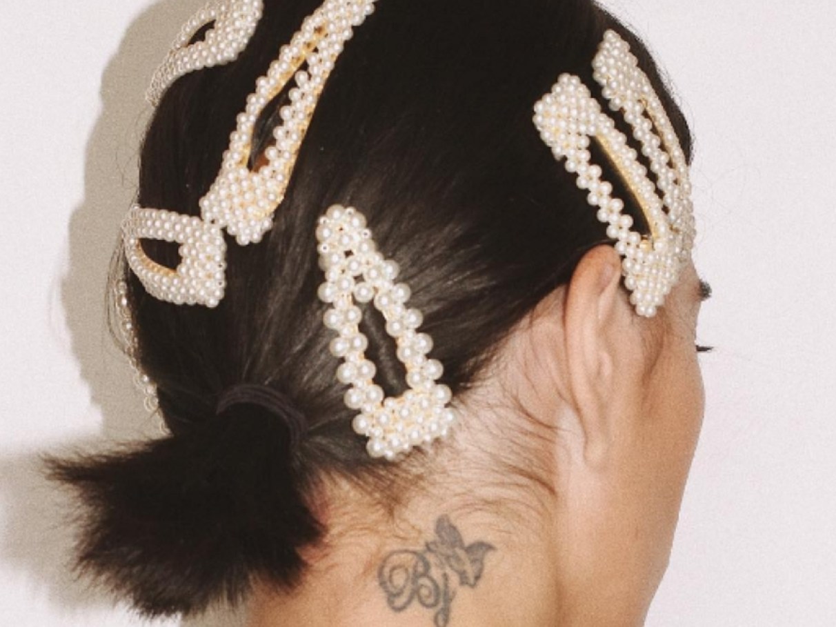 Lenços e Colares: Acessórios Criativos para Cabelos Pixie