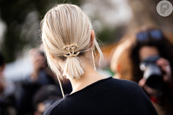 Lenços e Colares: Acessórios Criativos para Cabelos Pixie