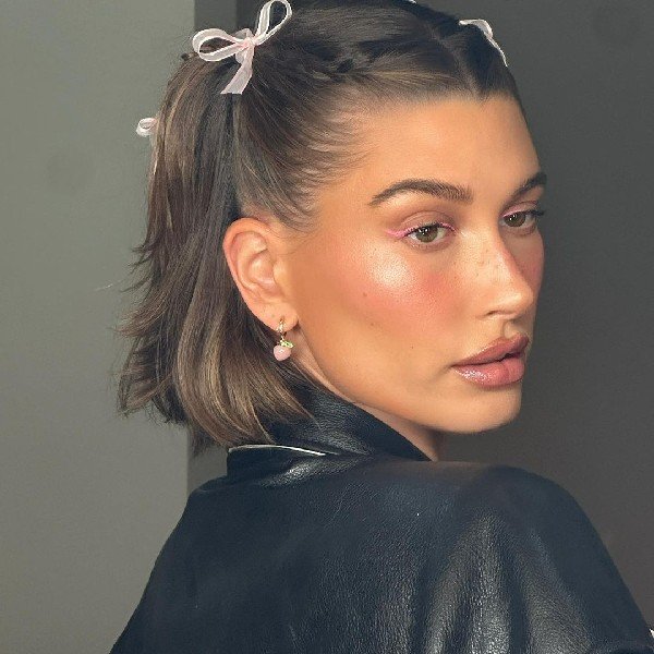 Guia Completo: Como Escolher Brincos para Cabelo Curto