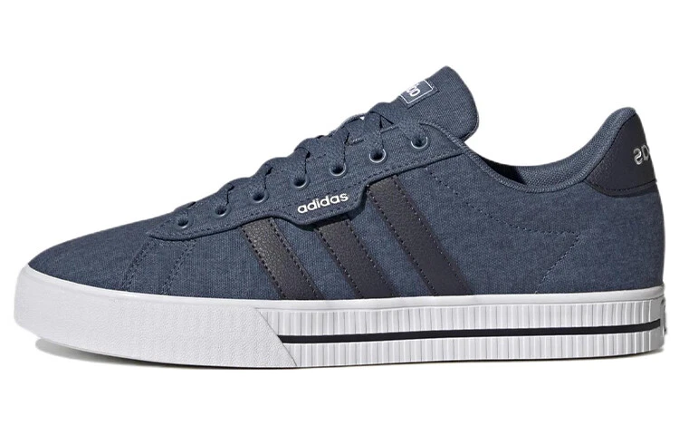 Adidas Daily 3.0 com sobretudo
