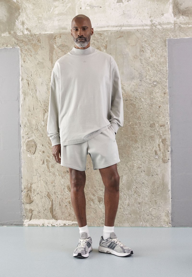 Adidas Response CL styling