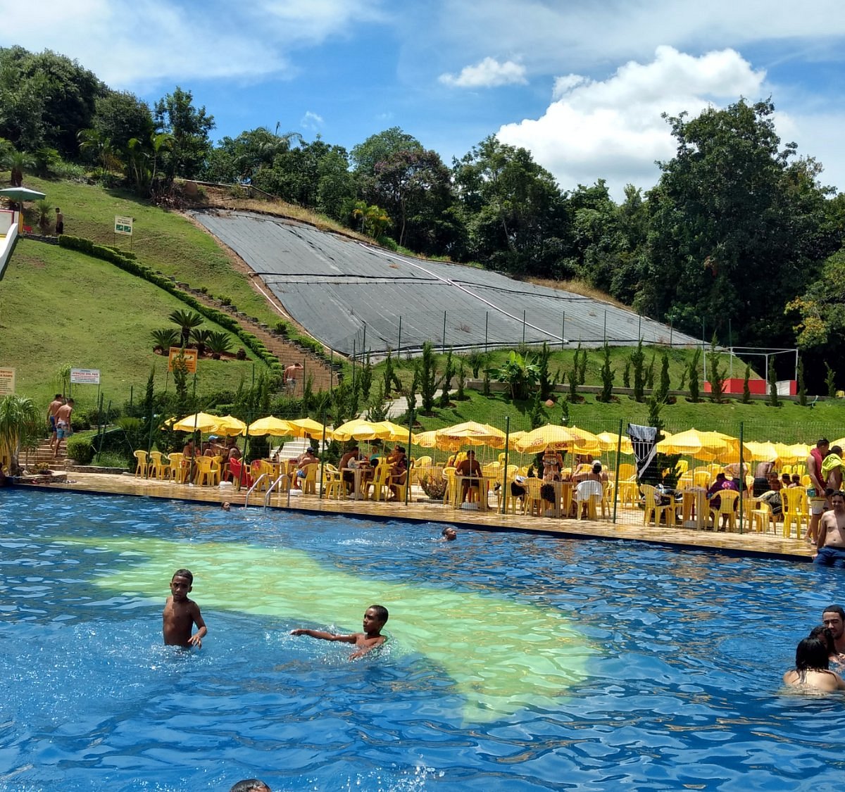 Araxá: O Luxo das Águas Radioativas e Lamos Medicinais
