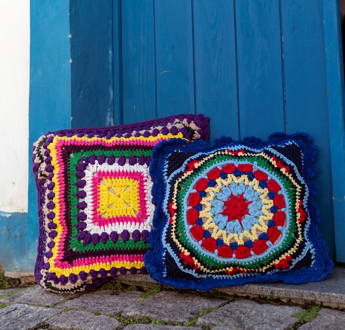 almofada de crochê colorida passo a passo