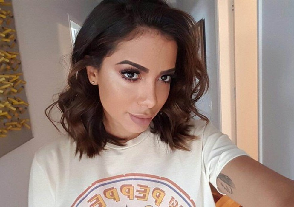 anitta cabelo curto