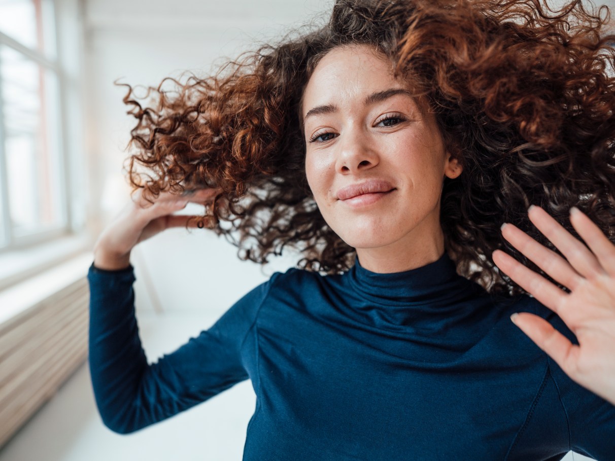 5 Dicas Infalíveis para Secar o Cabelo Mais Rápido
Como Evitar o Frizz Durante a Secagem
O Poder da Microfibra na Secagem Capilar
Guia Completo: Secagem de Cabelo Saudável
Jato Frio: O Segredo para um Cabelo Brilhante