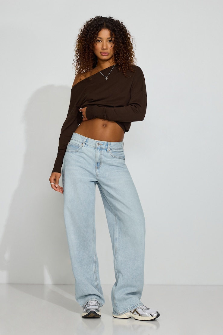 Baggy Jeans vs. Mom Jeans: Qual o Melhor para o Seu Estilo?