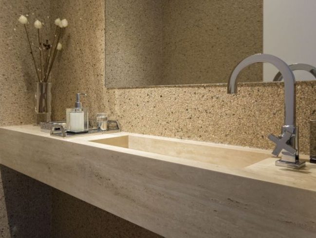 revestimento travertino romano banheiro