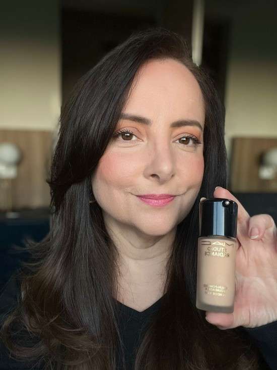 Guia Completo: Como Escolher a Base MAC Ideal para o Seu Tom de Pele