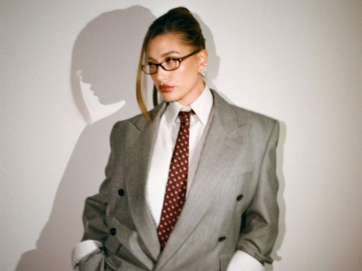 1. Como combinar blazer oversized com jeans para um look casual perfeito
2. Blazer oversized no trabalho: dicas para manter a elegância no escritório
3. 5 modelos de blazer oversized que toda mulher precisa ter no guarda-roupa
4. Blazer oversized vs blazer tradicional: qual escolher para cada ocasião
5. Tendências de cores e tecidos para blazer oversized 2024/2025