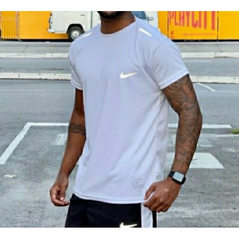 Camiseta Nike branca Sportswear