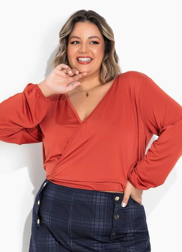 blusa terracota com jeans