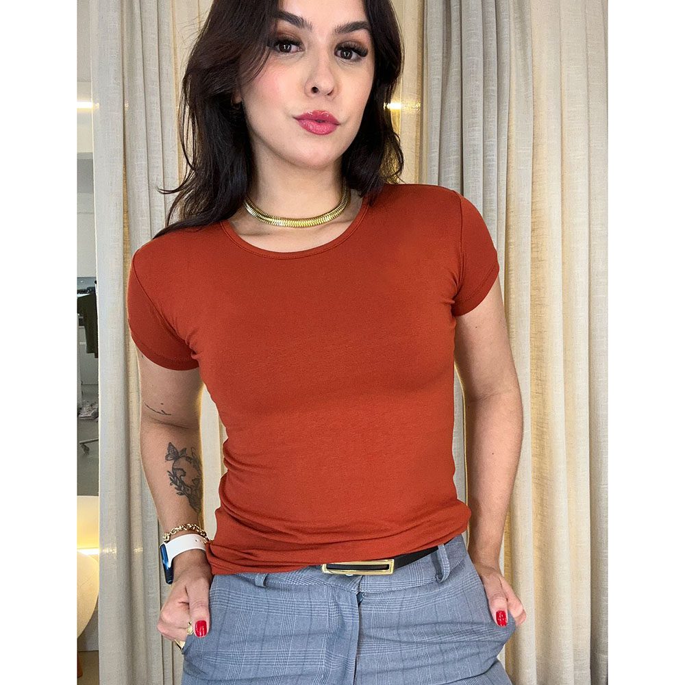 blusa terracota com calça branca