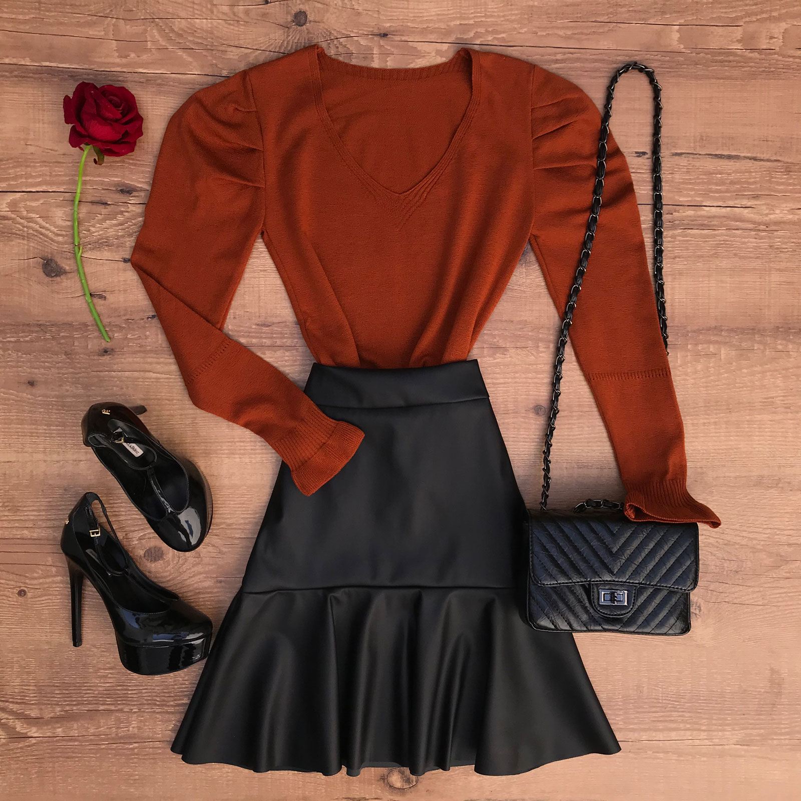 blusa terracota com saia midi