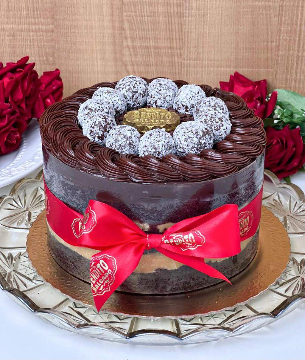 Bolo Prestígio com recheio de beijinho cremoso