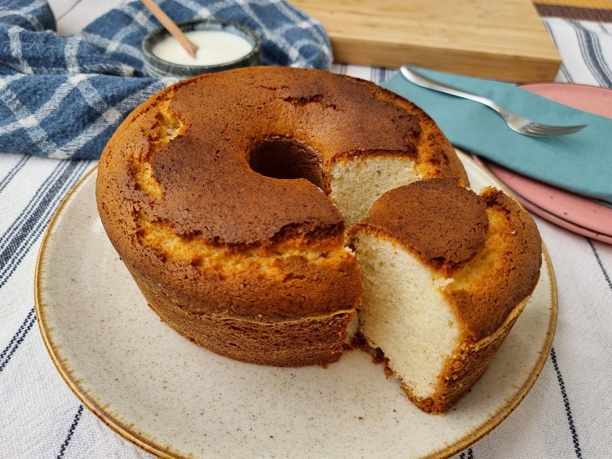 por que meu bolo de farinha de arroz fica seco e esfarelento