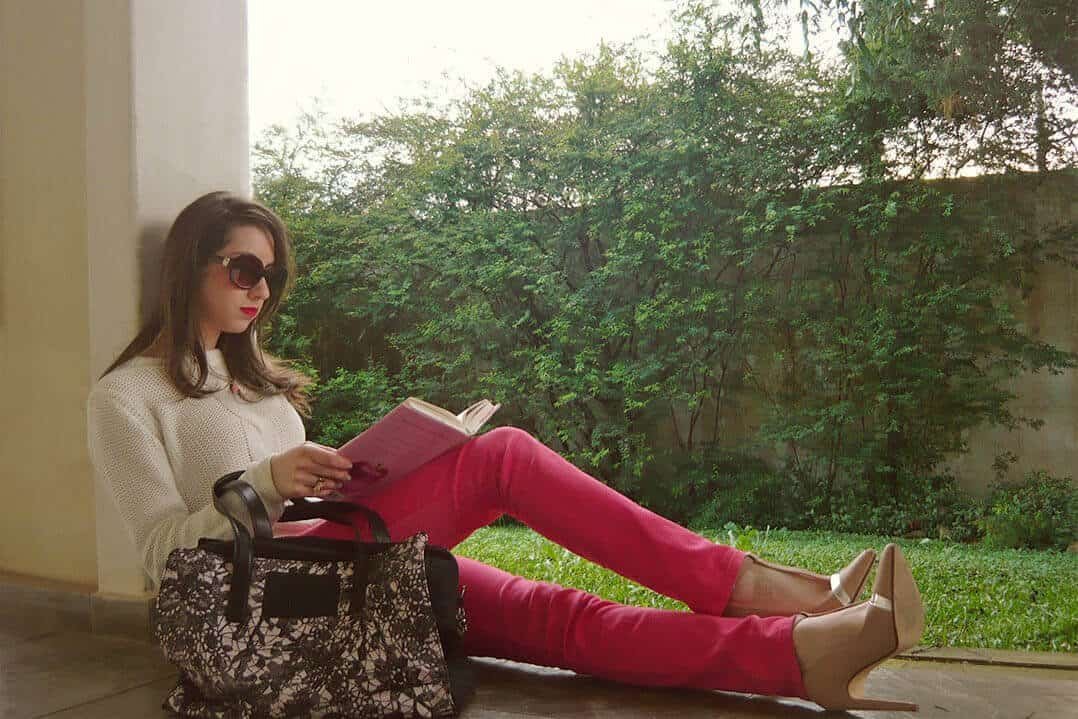 looks com bolsa kipling colorida