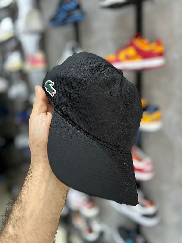 boné Lacoste preto minimalista