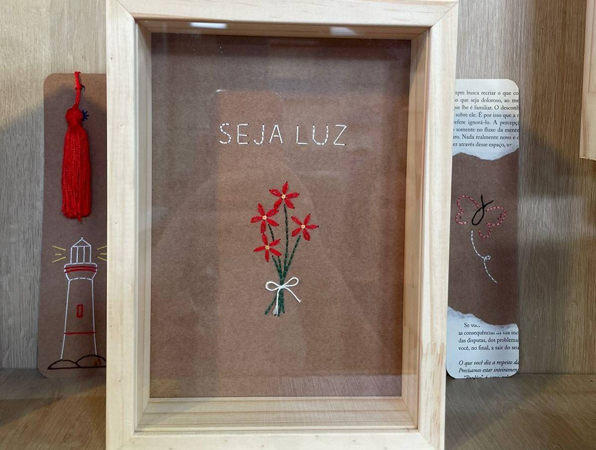 Dominando os Pontos Básicos do Bordado no Papel: Ponto Atrás e Nó Francês