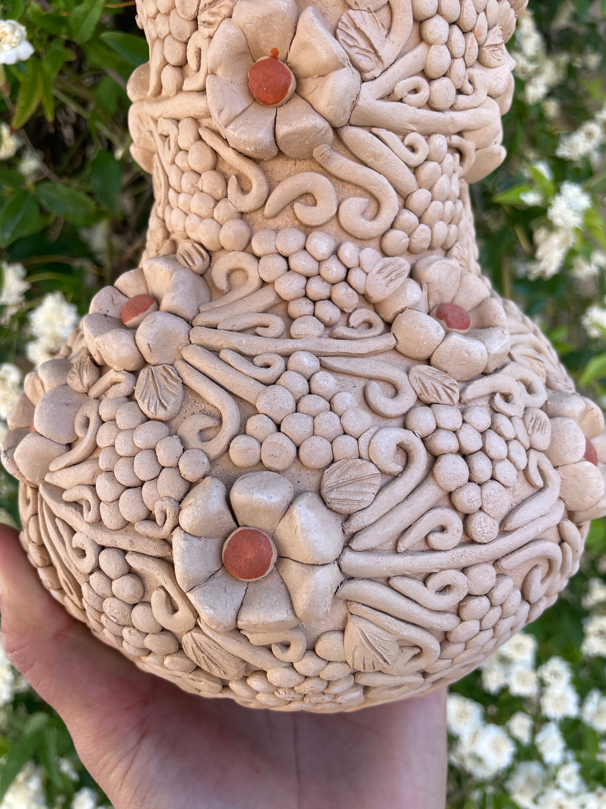 Bordado com Fitas: Transforme Suas Peças em Obras de Arte Lucrativas