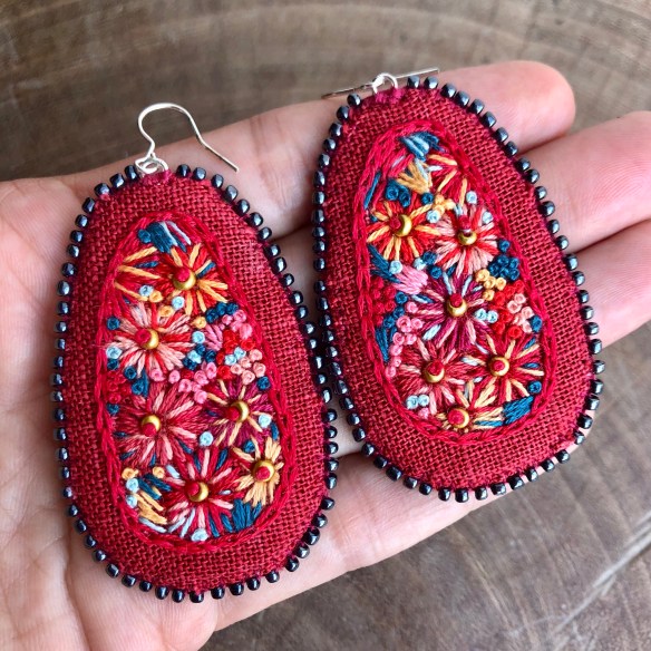 Bordado de Logotipos: O Segredo para uma Marca Profissional com Duas Cores