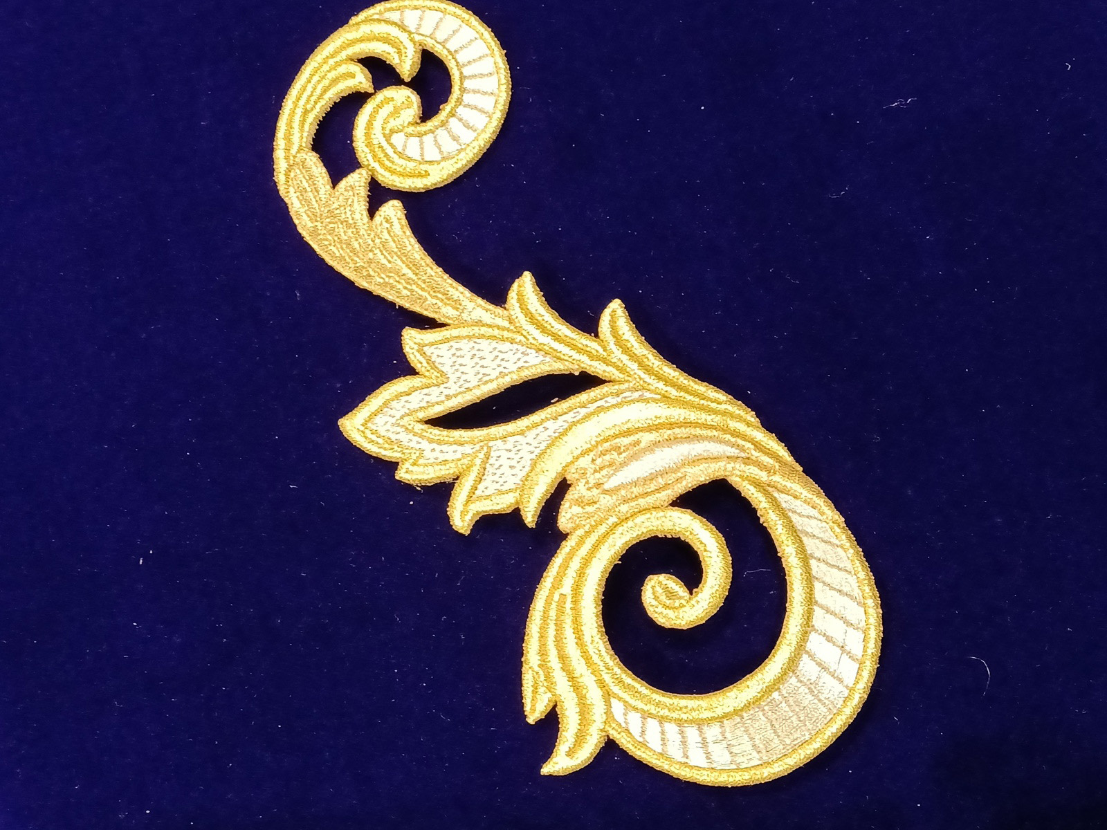 Bordado de Logotipos: O Segredo para uma Marca Profissional com Duas Cores