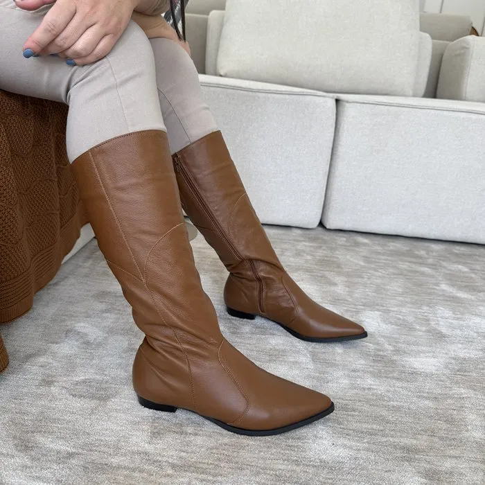 Conforto e Tecnologia em Alta
5. Como Usar as Botas Tendência do Inverno 2026 no Seu Dia a Dia