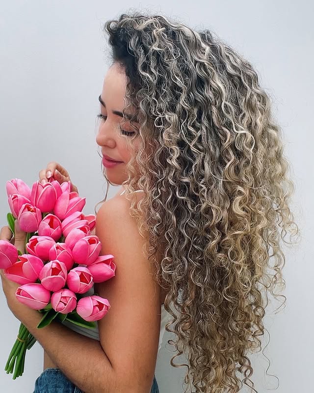 Guia Completo: Aplicação de Botox Capilar em Casa para Cabelos Cacheados