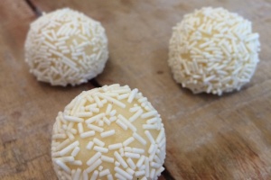 brigadeiro branco tradicional ou com leite em po qual o melhor