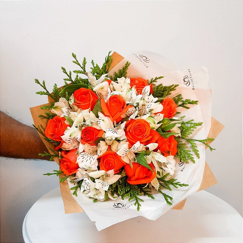 buquê de flores laranja para presente